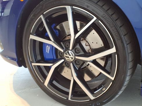 Used 2023 Volkswagen Golf R AWD/4WD image 9
