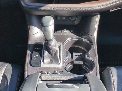 Used 2018 Toyota Highlander Limited Platinum image 18