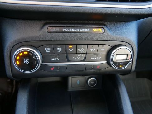 Certified 2020 Ford Escape SE image 22