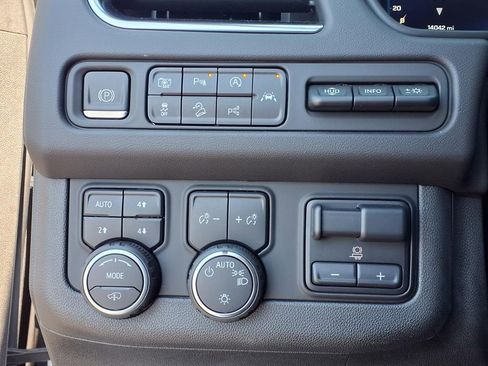 Used 2023 Chevrolet Tahoe High Country w/ Advanced Technology Package image 20