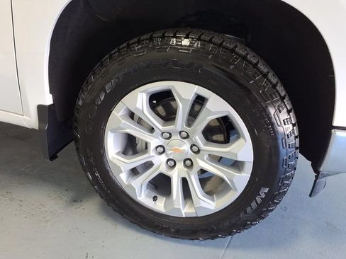 Used 2026 Chevrolet Silverado 1500 LTZ AWD/4WD image 9