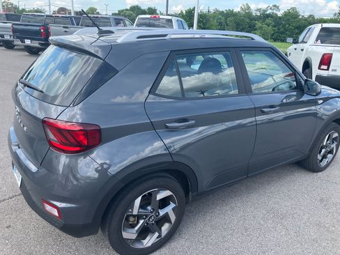 Used 2025 Hyundai Venue SEL FWD image 6