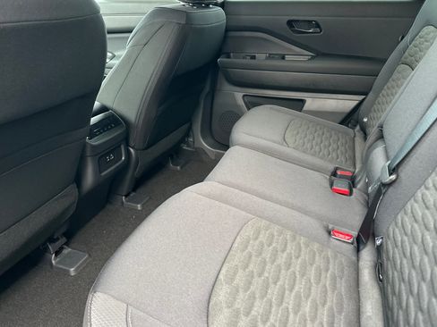 New 2025 Nissan Pathfinder SV image 12