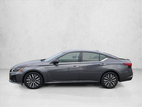 Used 2025 Nissan Altima 2.5 SV FWD image 8