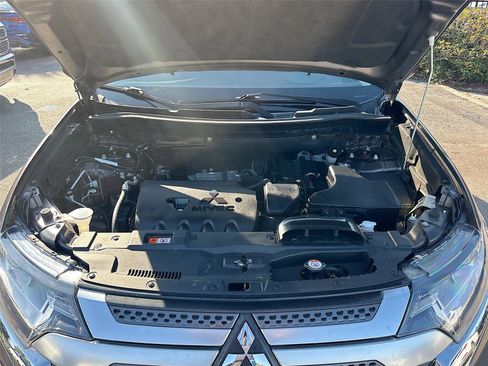 Used 2020 Mitsubishi Outlander ES image 34