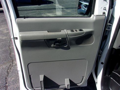 Used 2008 Ford E-150 and Econoline 150 E-150 Commercial image 10