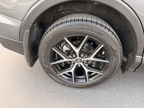 Used 2018 Toyota RAV4 SE AWD/4WD image 19