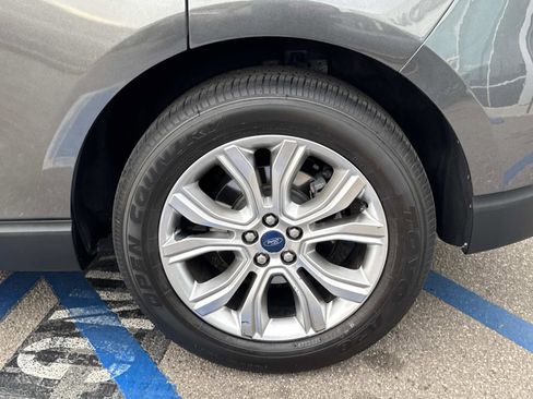 Used 2020 Ford Edge Titanium image 7