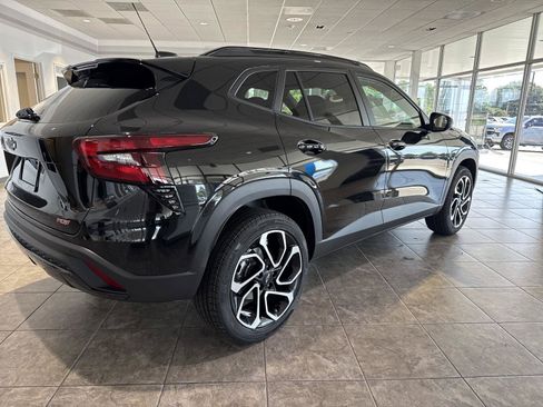 New 2026 Chevrolet Trax RS w/ Driver Confidence Package FWD image 5