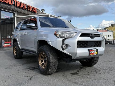 Used 2022 Toyota 4Runner SR5 Premium image 1