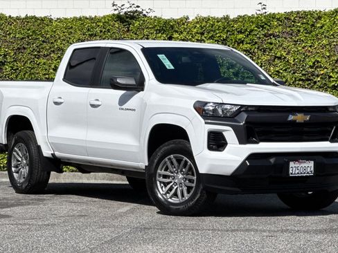 Used 2024 Chevrolet Colorado LT w/ LT Convenience Package II RWD image 2