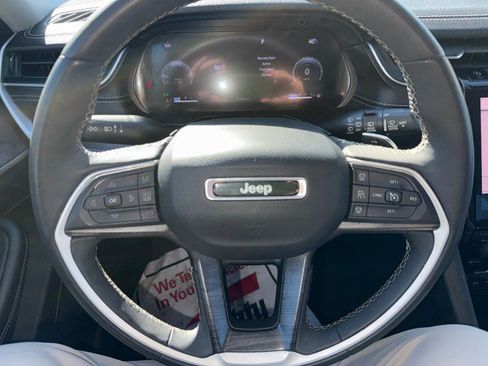 Used 2023 Jeep Grand Cherokee Limited image 13