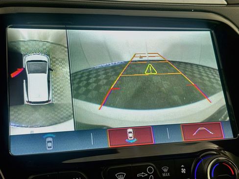 Used 2019 Chevrolet Bolt Premier w/ Infotainment Package FWD image 22