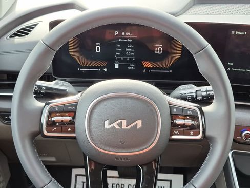 Used 2026 Kia Carnival EX image 19