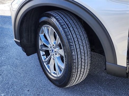 Certified 2022 Ford Explorer XLT w/ Equipment Group 202A image 33