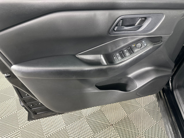 Used 2024 Nissan Rogue S AWD/4WD image 5