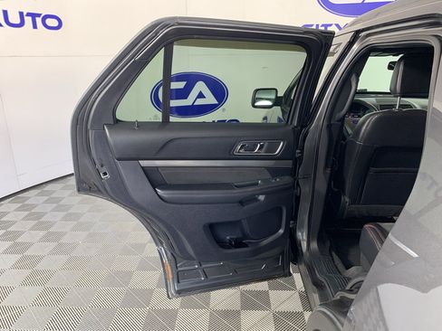 Used 2019 Ford Explorer XLT w/ Equipment Group 202A AWD/4WD image 27