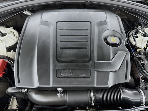 Used 2019 Land Rover Range Rover Velar R-Dynamic SE image 38