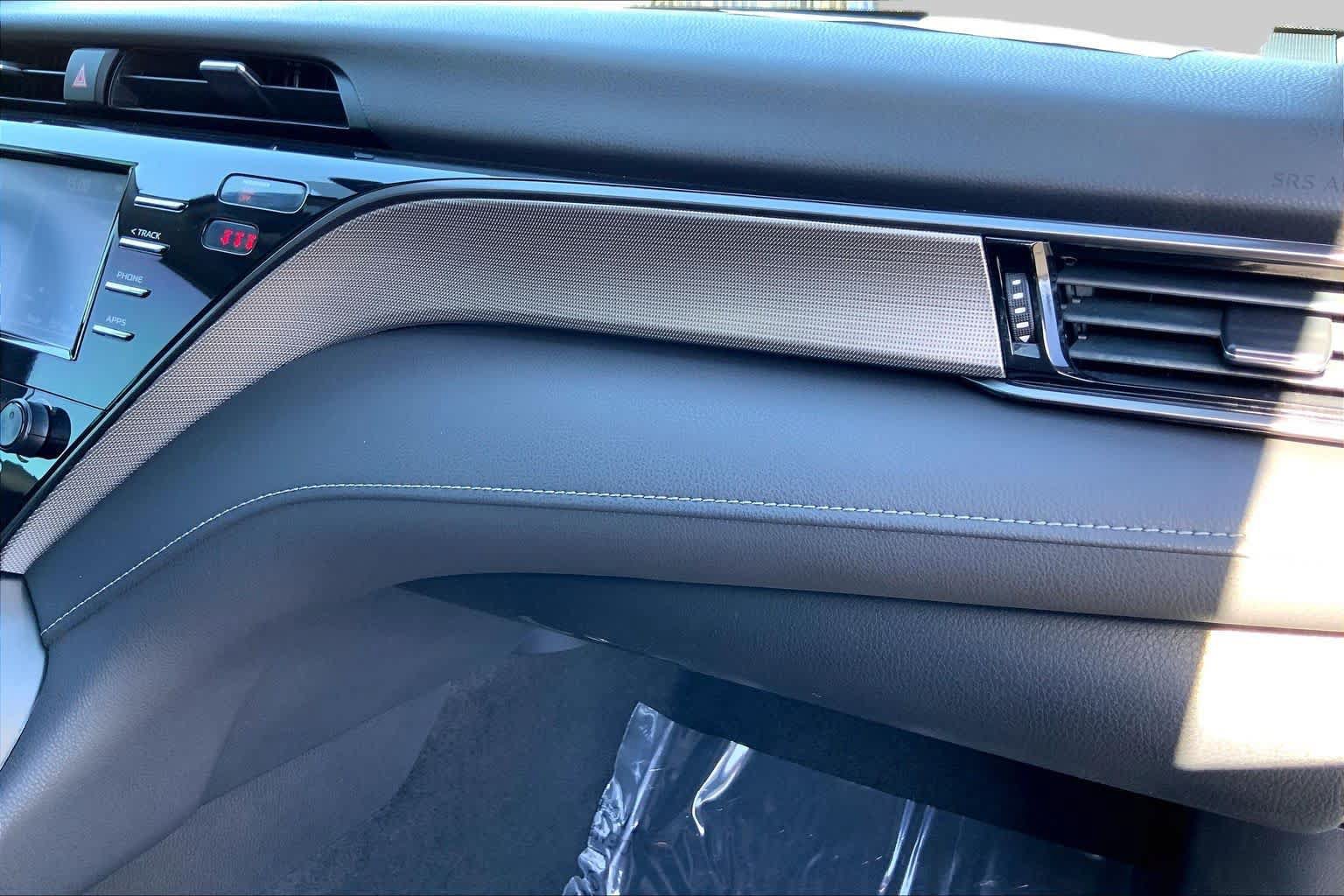 Used 2019 Toyota Camry SE FWD image 18