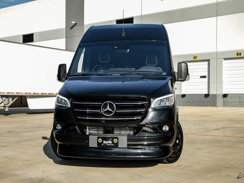 Used 2024 Mercedes-Benz Sprinter 3500 image 3