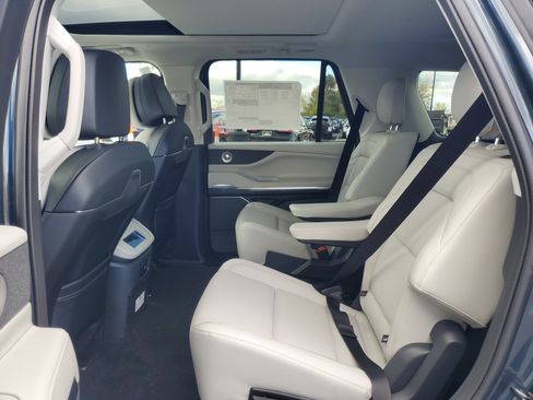 New 2025 Lincoln Navigator Reserve image 27