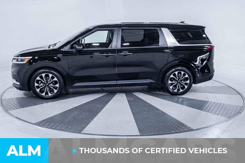 Used 2024 Kia Carnival EX FWD image 4