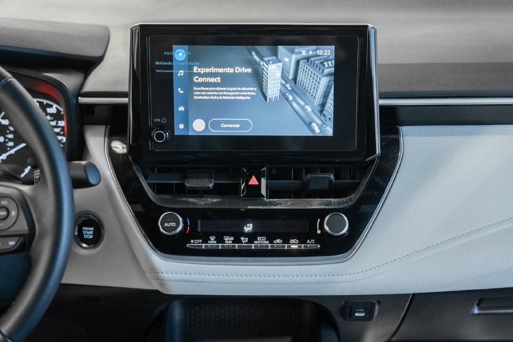 Used 2025 Toyota Corolla SE FWD image 19