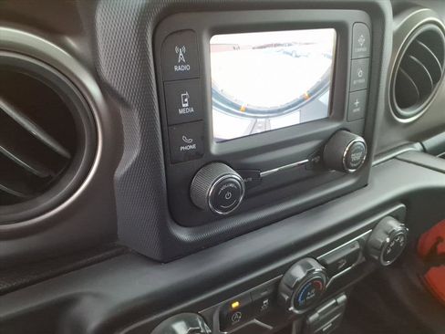 Used 2020 Jeep Wrangler Sport image 34