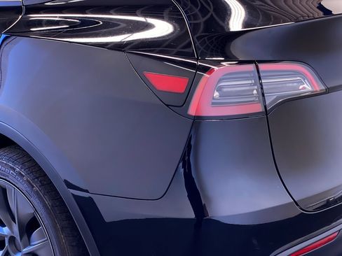 Used 2024 Tesla Model Y Long Range AWD/4WD image 9