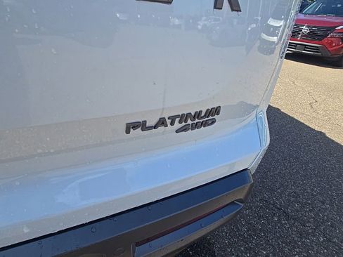 New 2026 Nissan Pathfinder Platinum AWD/4WD image 12