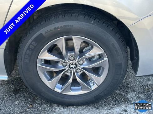 Used 2024 Toyota Sienna XLE image 11