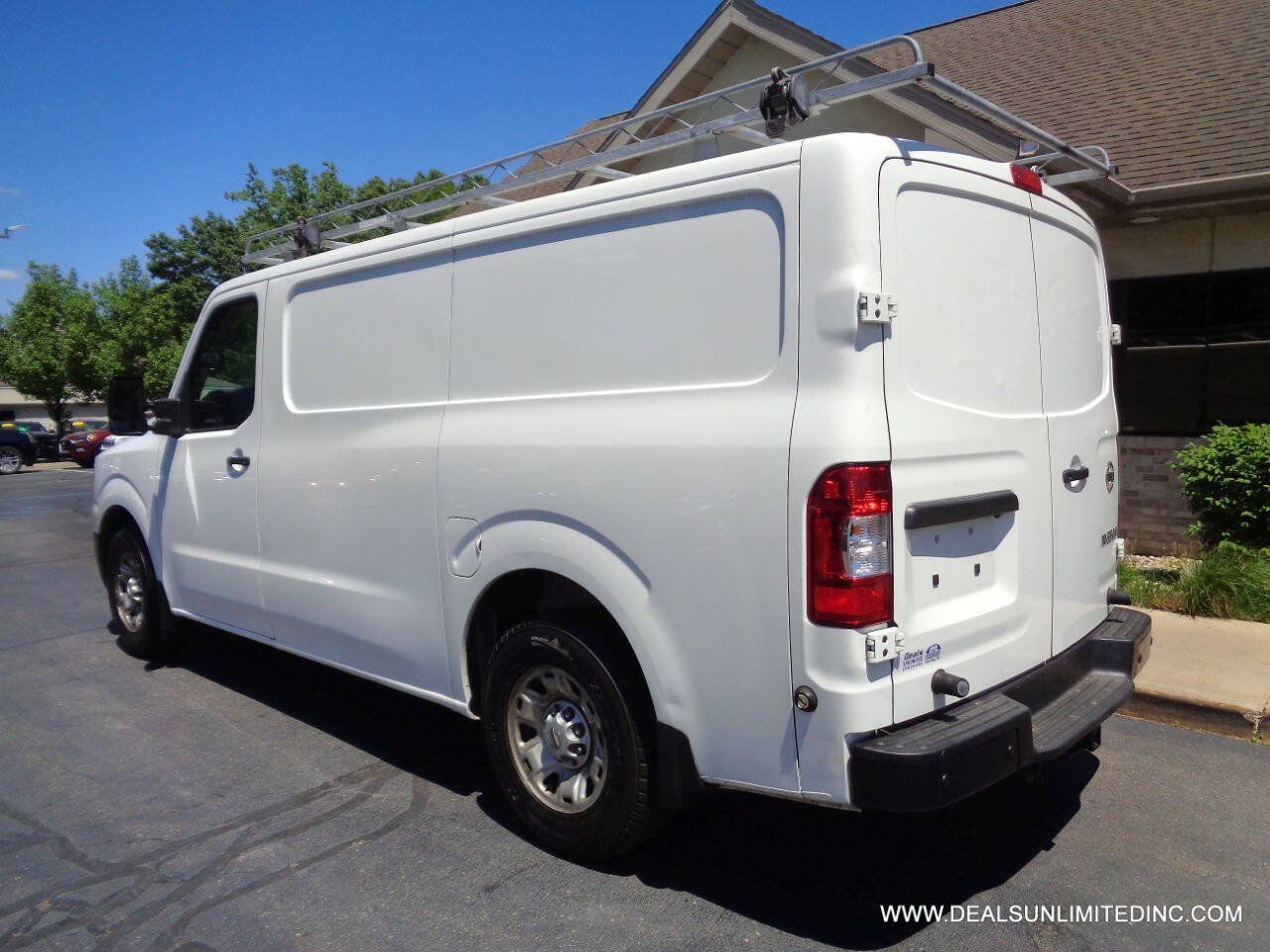 Used 2021 Nissan NV 3500 SV RWD image 4