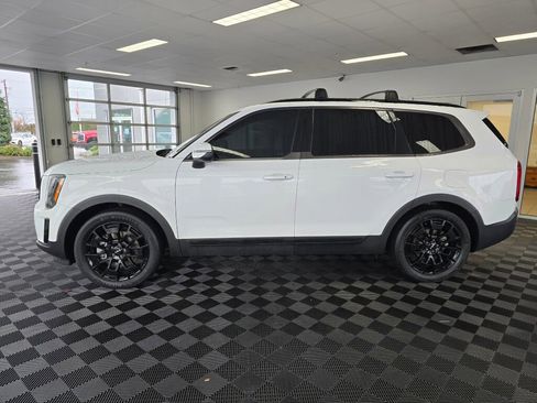 Used 2022 Kia Telluride EX w/ EX Premium Package image 7