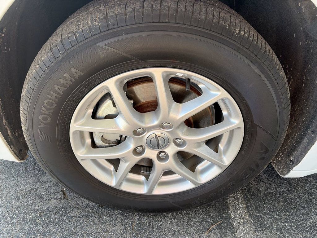 Used 2024 Chrysler Pacifica Touring-L FWD image 10