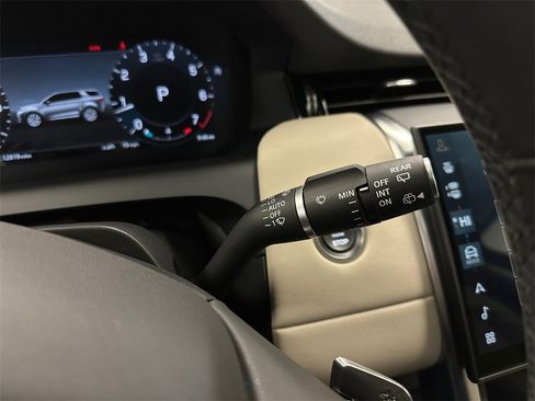 Used 2025 Land Rover Discovery Sport S image 19