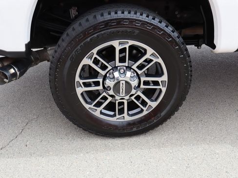Used 2024 Ford F250 Limited w/ FX4 Off-Road Package AWD/4WD image 11