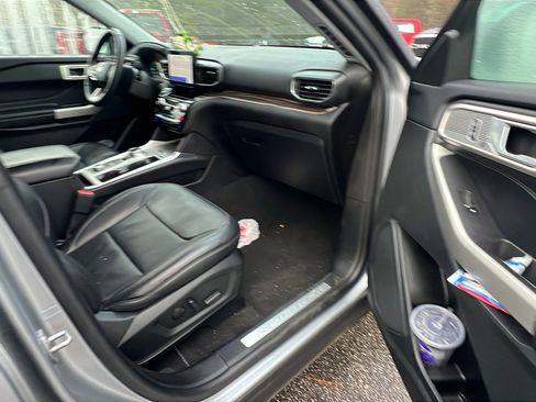 Used 2023 Ford Explorer Limited w/ Equipment Group 301A image 19