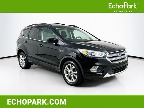 Used 2017 Ford Escape SE w/ Equipment Group 201A image 1