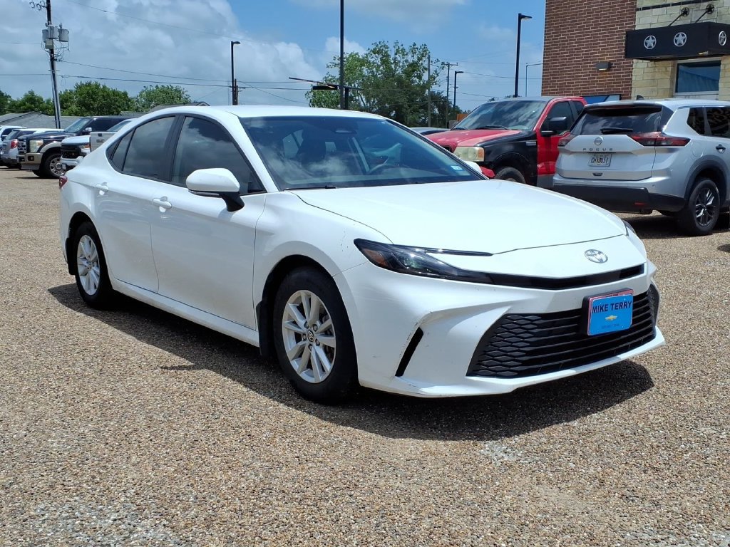 Used 2026 Toyota Camry LE w/ Convenience Package FWD image 4