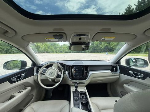 Used 2018 Volvo XC60 T5 Momentum w/ Vision Package AWD/4WD image 15