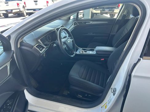 Used 2017 Ford Fusion SE FWD image 11