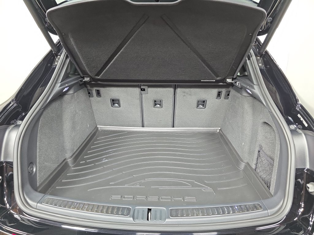 Certified 2026 Porsche Macan AWD/4WD image 25