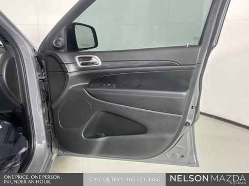 Used 2021 Jeep Grand Cherokee Laredo X AWD/4WD image 16