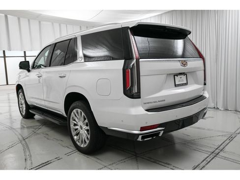 Used 2024 Cadillac Escalade Premium Luxury AWD/4WD image 5