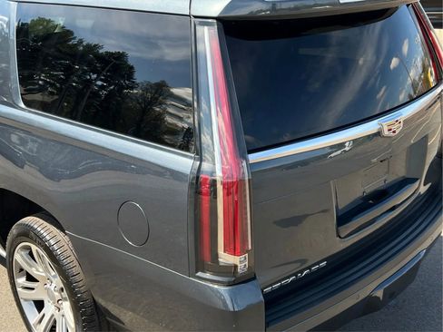 Used 2020 Cadillac Escalade ESV Premium Luxury AWD/4WD image 34