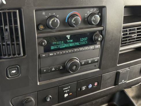 Used 2024 GMC Savana 2500 w/ Driver Convenience Package image 18