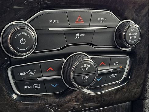 Used 2019 Chrysler 300 Limited RWD image 15