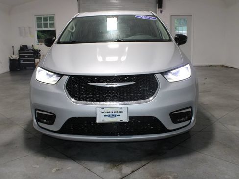 Used 2024 Chrysler Pacifica Touring-L FWD image 48
