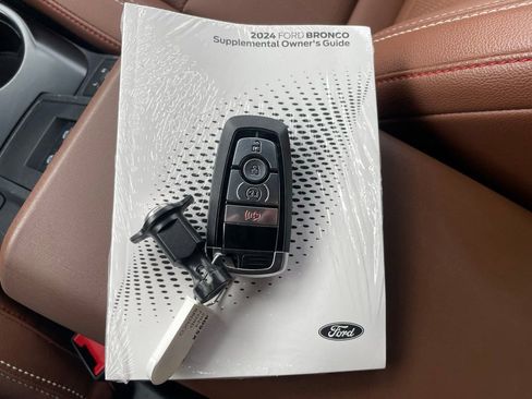 Used 2024 Ford Bronco Heritage Edition AWD/4WD image 48