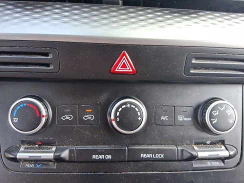 Used 2023 Kia Carnival LX image 20